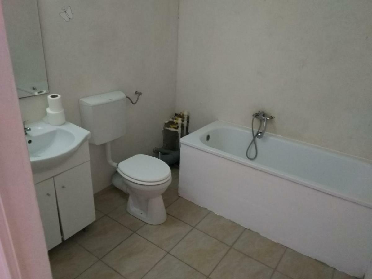 Thai House コスティネシュティ エクステリア 写真
